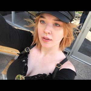 Meet your Posher, Alexis